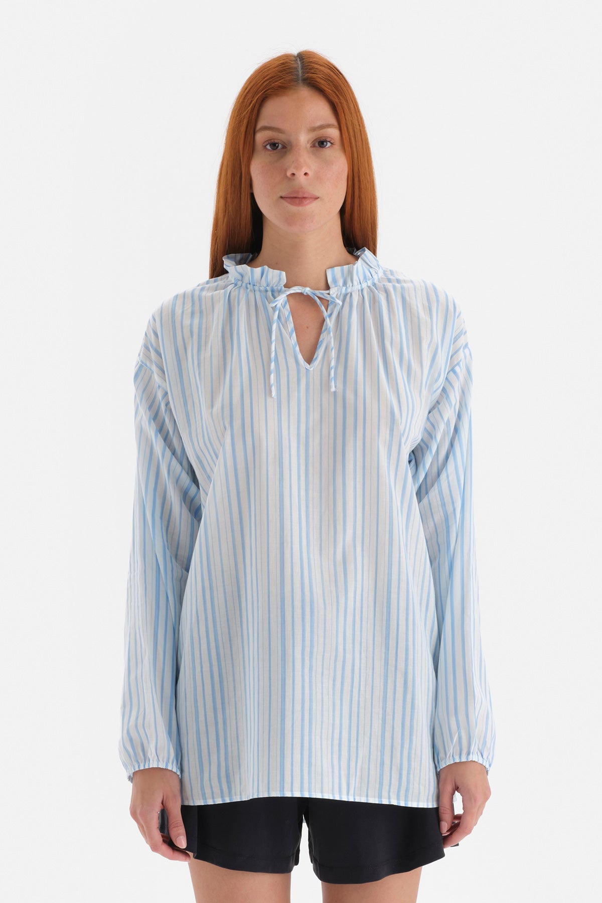 Beyaz Çizgi Desenli Gömlek