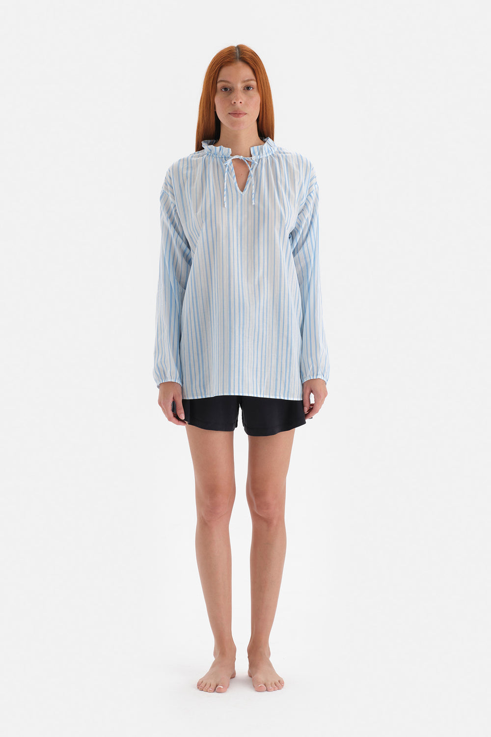 Beyaz Çizgi Desenli Gömlek