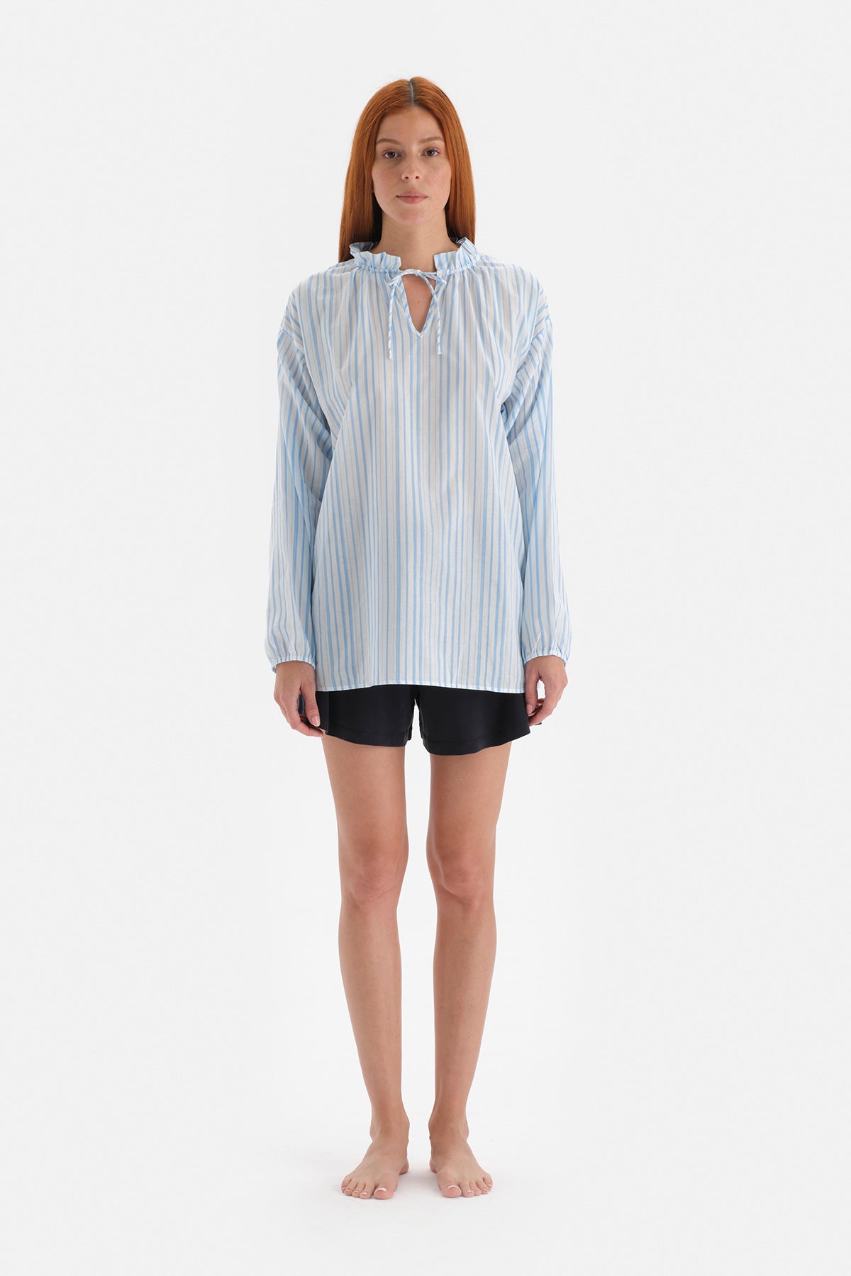 Beyaz Çizgi Desenli Gömlek