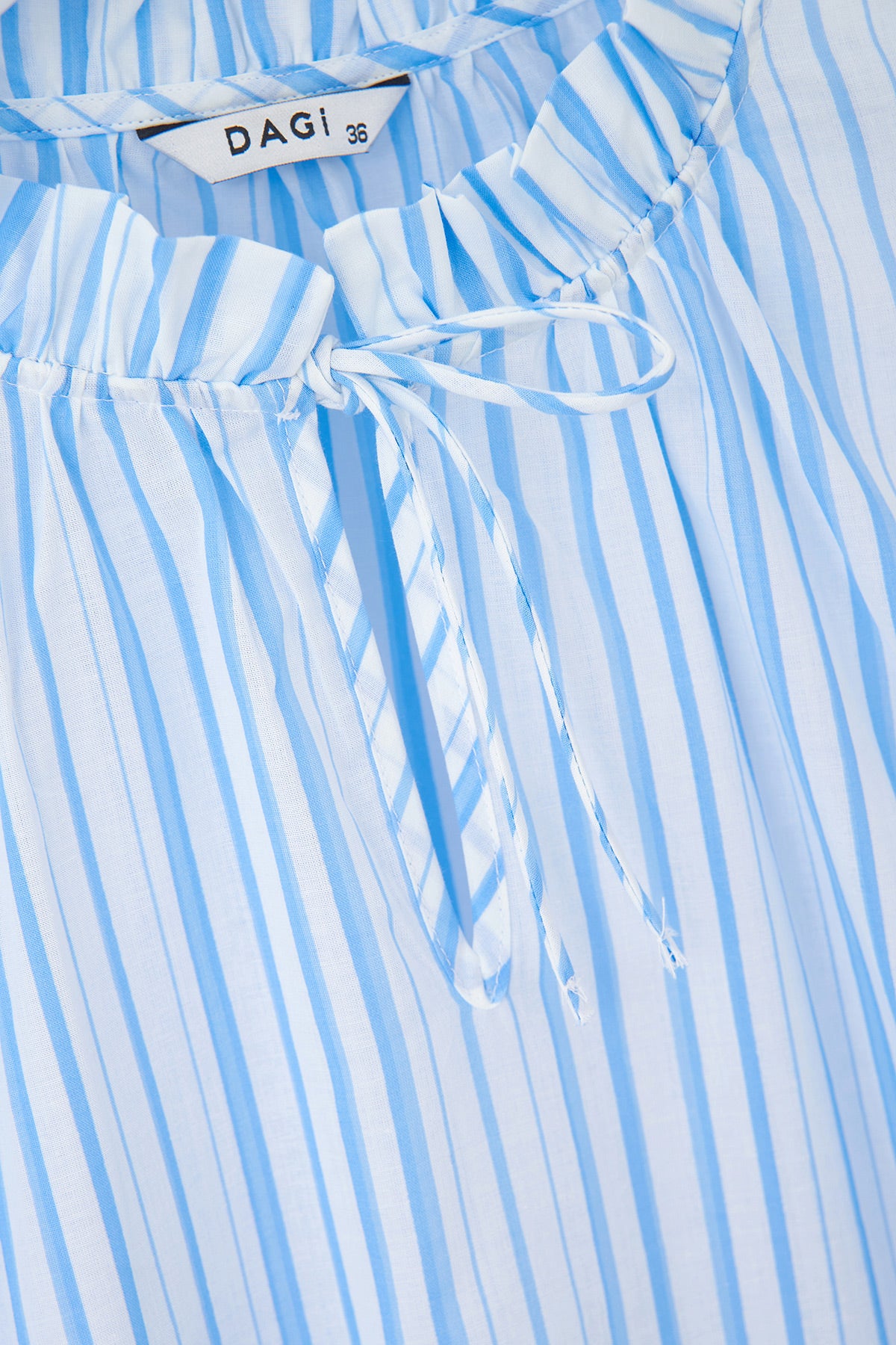 Beyaz Çizgi Desenli Gömlek