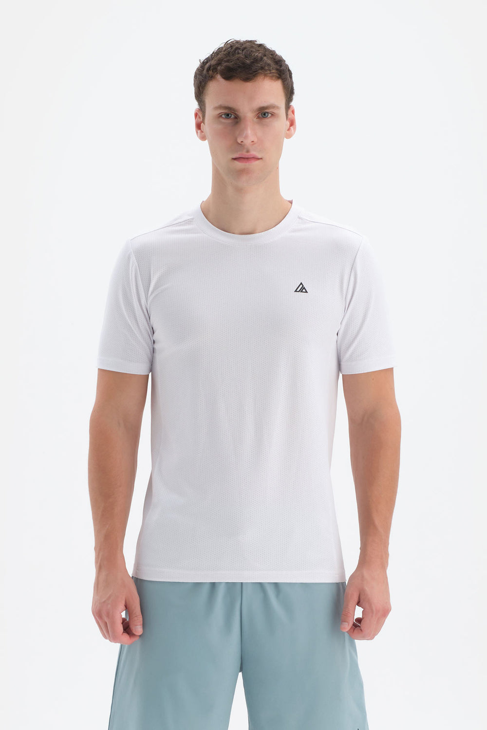 WHITE T-SHIRT