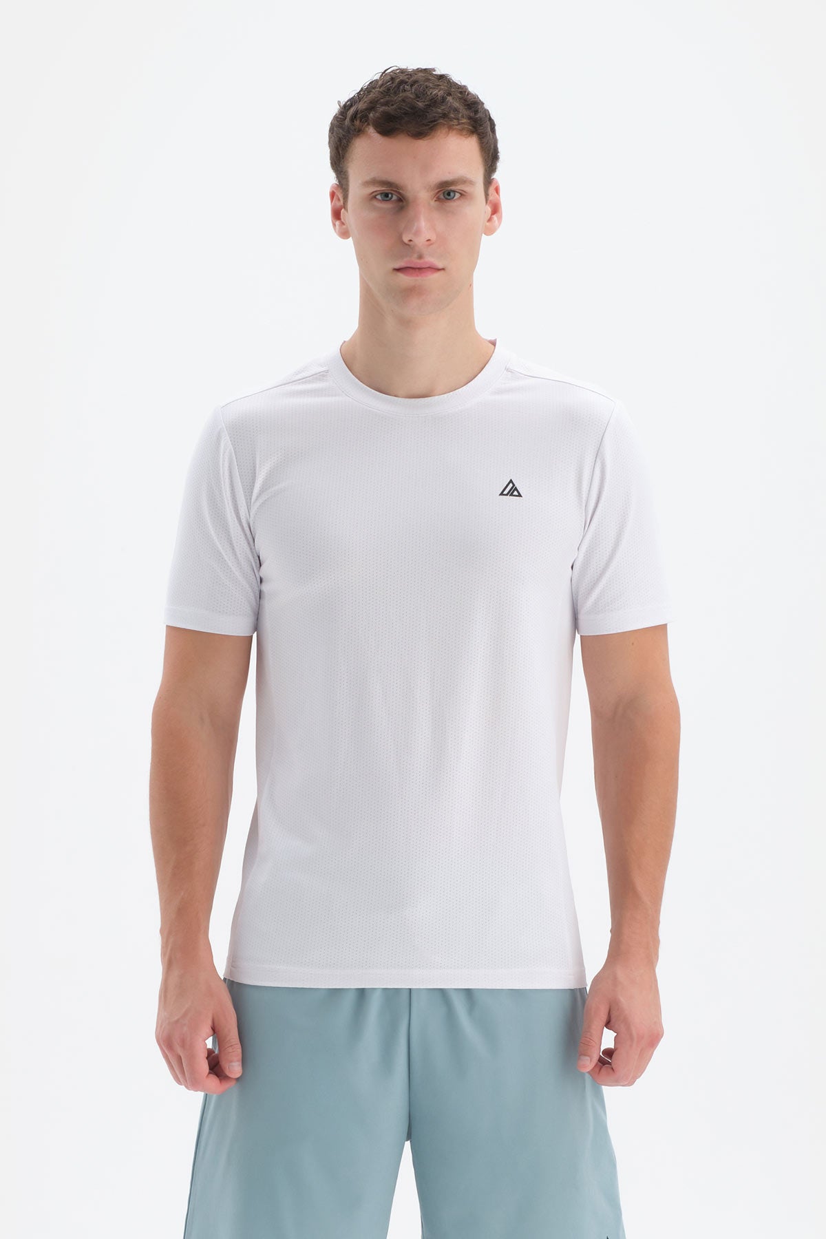 WHITE T-SHIRT
