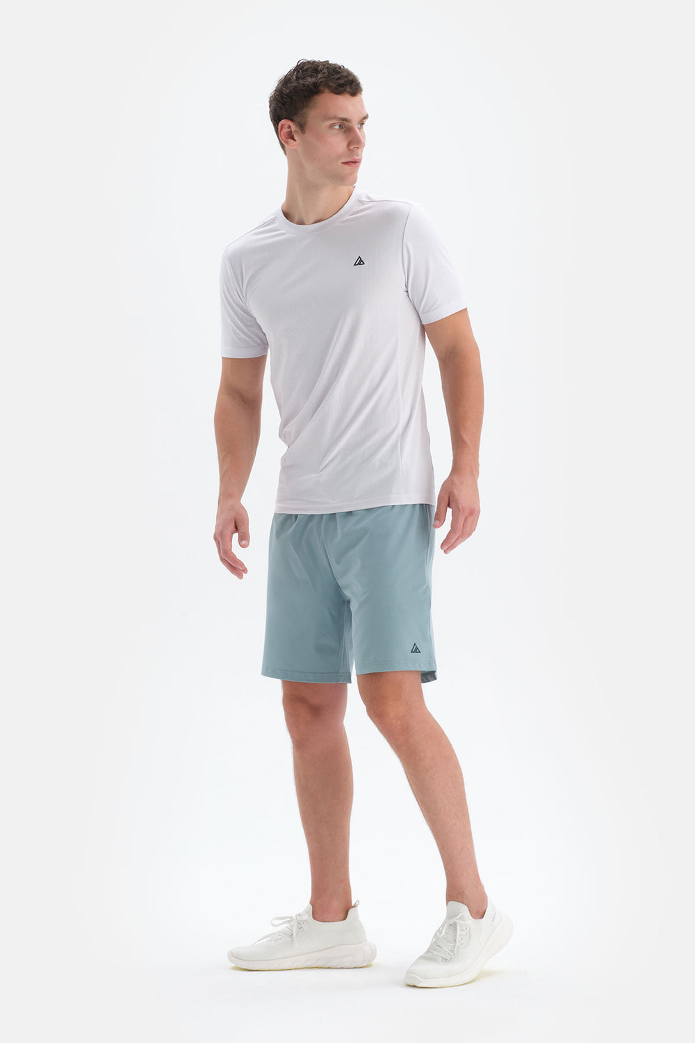 WHITE T-SHIRT