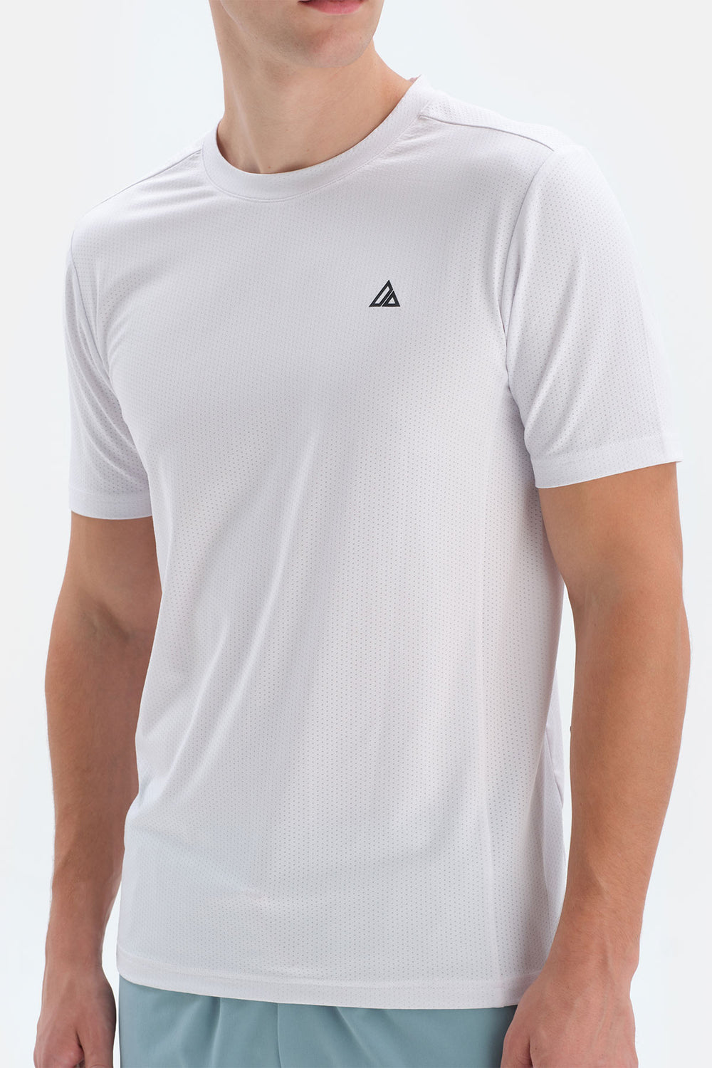 WHITE T-SHIRT