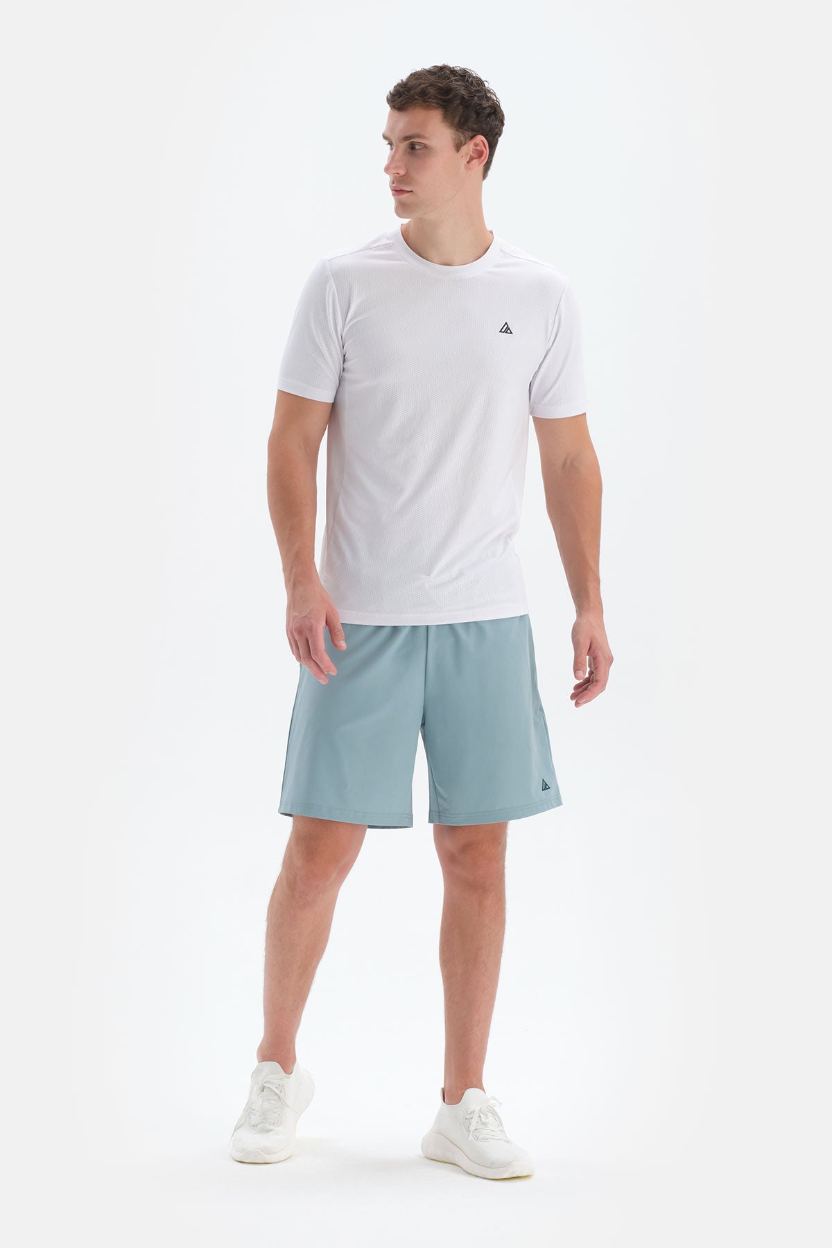 WHITE T-SHIRT