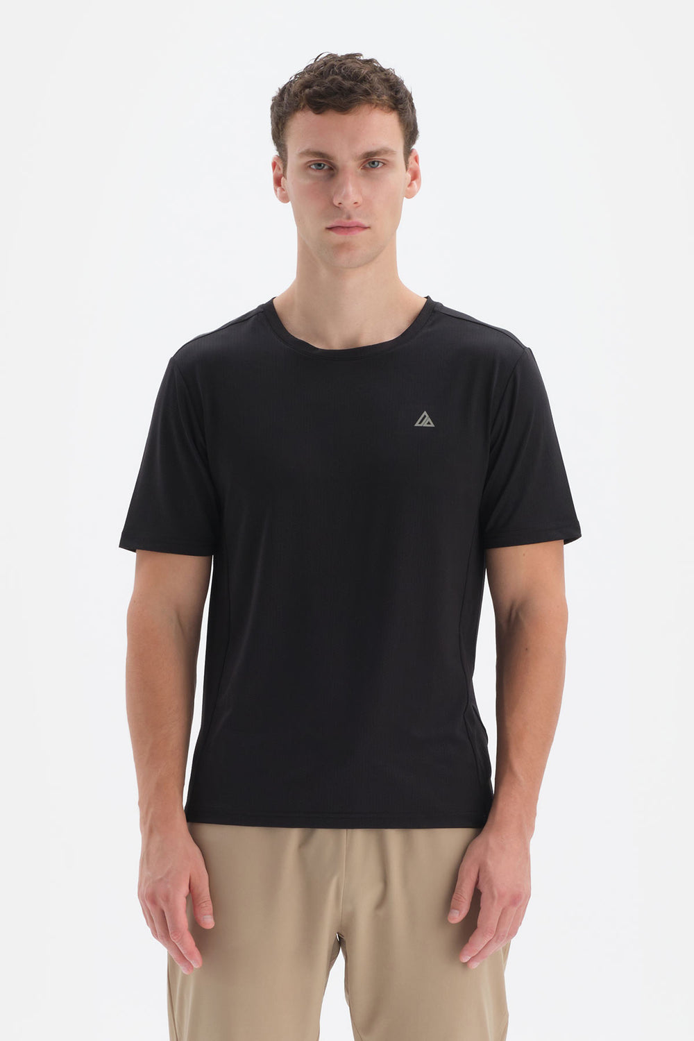 BLACK T-SHIRT
