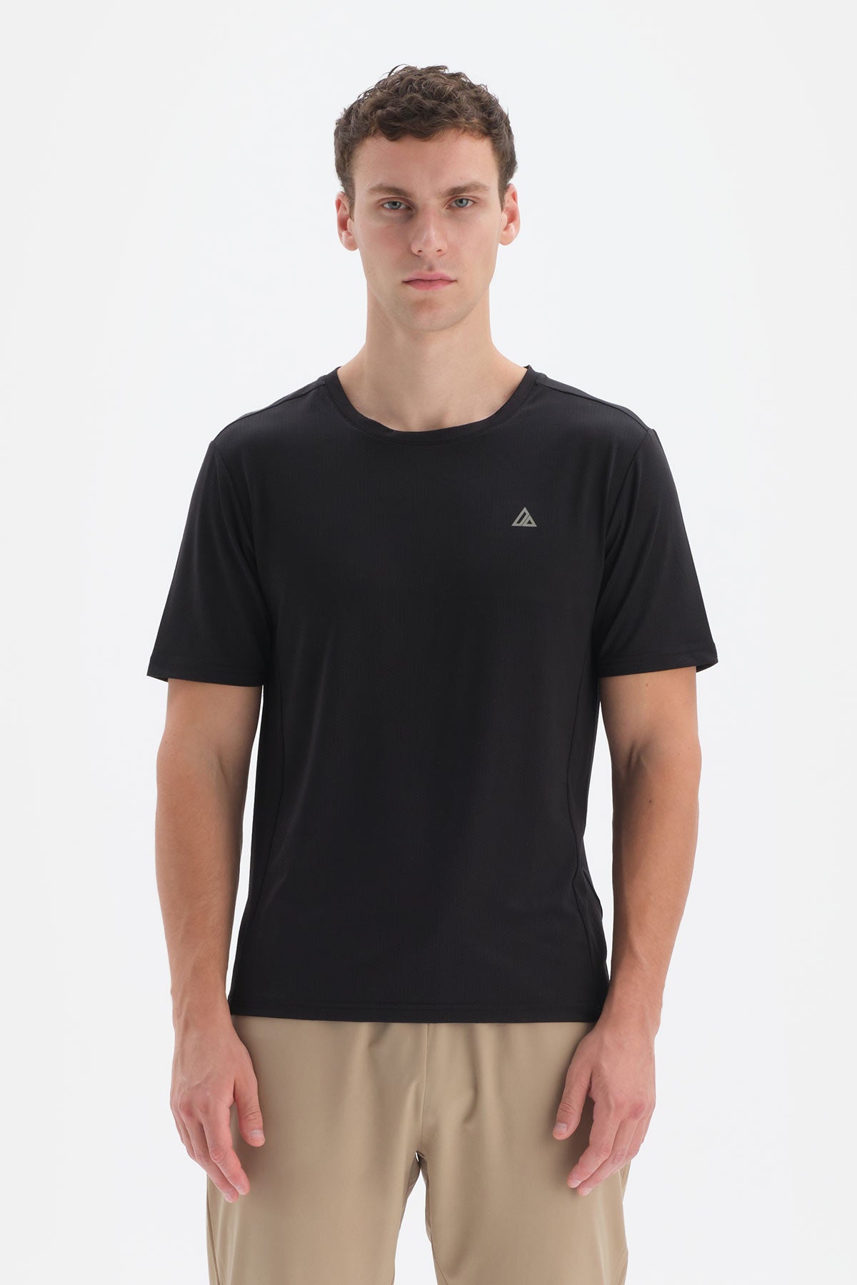 BLACK T-SHIRT