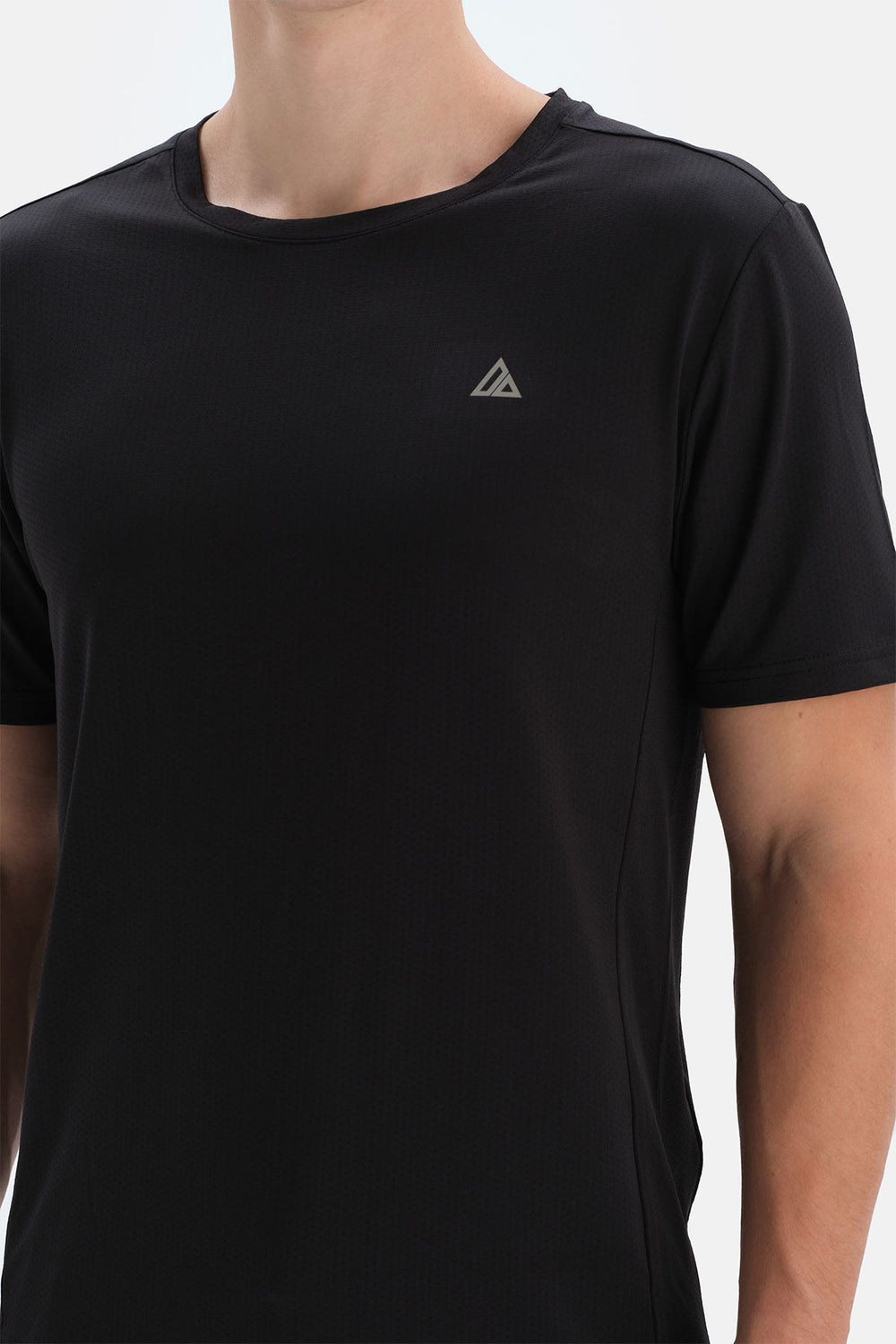 BLACK T-SHIRT