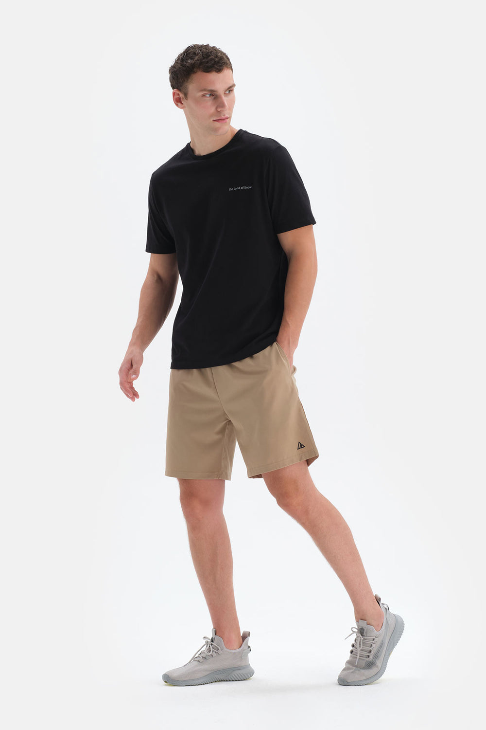 BLACK T-SHIRT