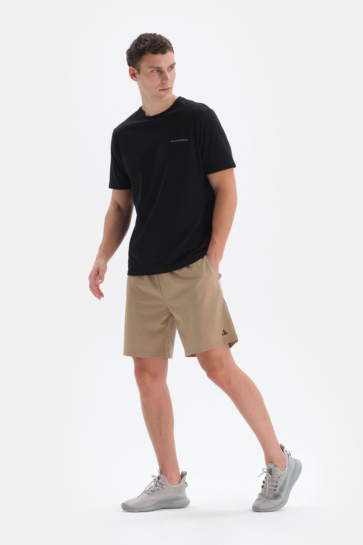 BLACK T-SHIRT