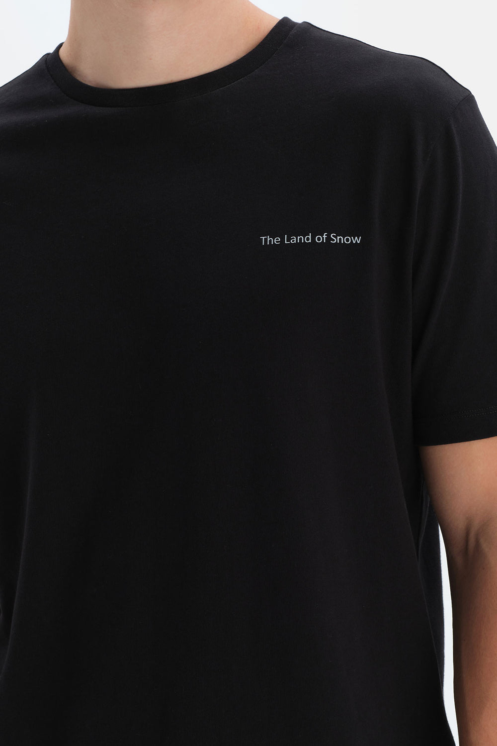 BLACK T-SHIRT