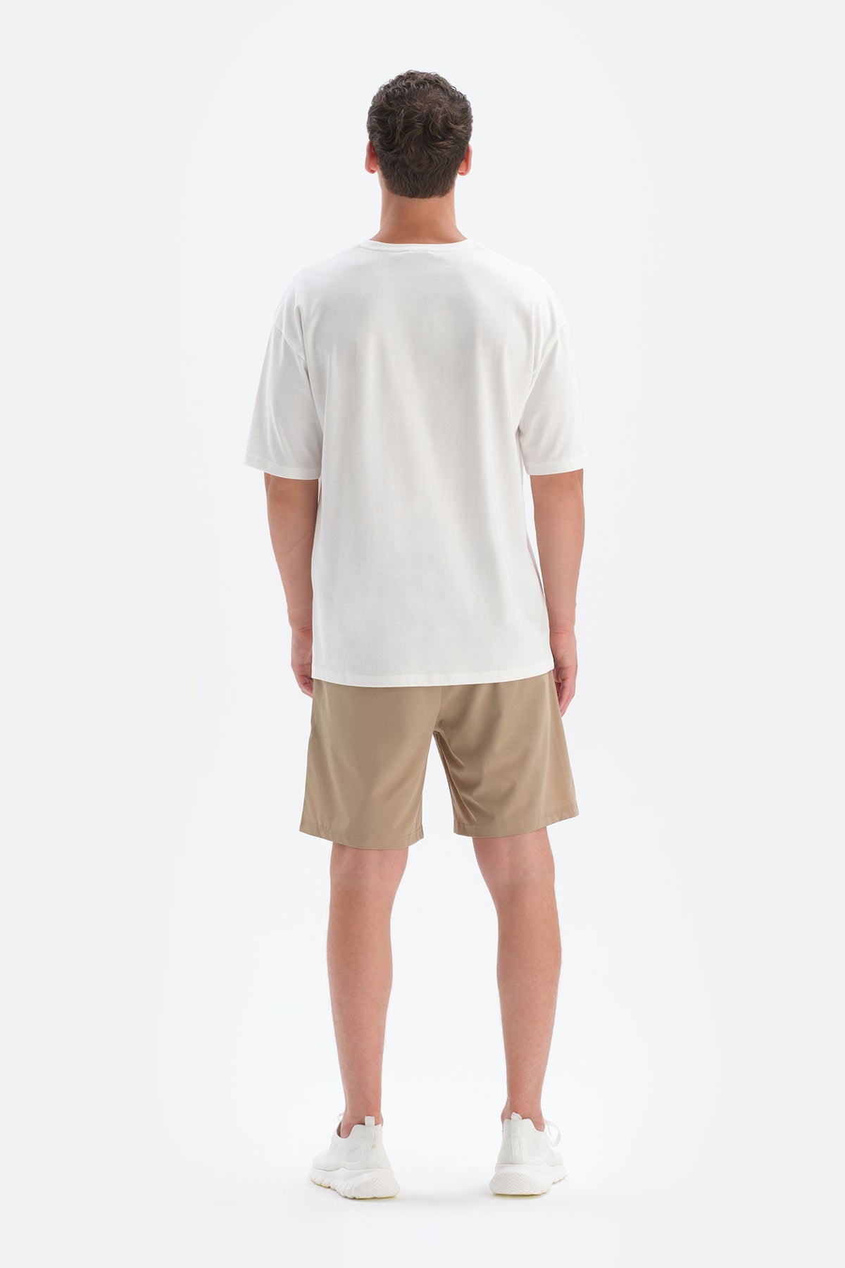 WHITE T-SHIRT