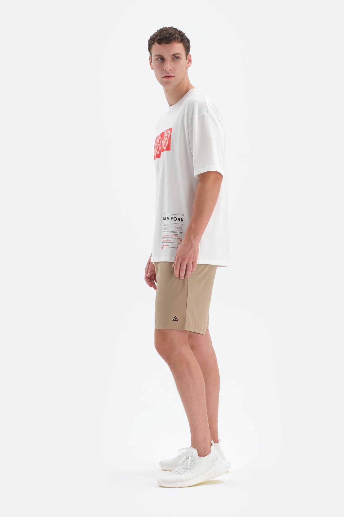 WHITE T-SHIRT