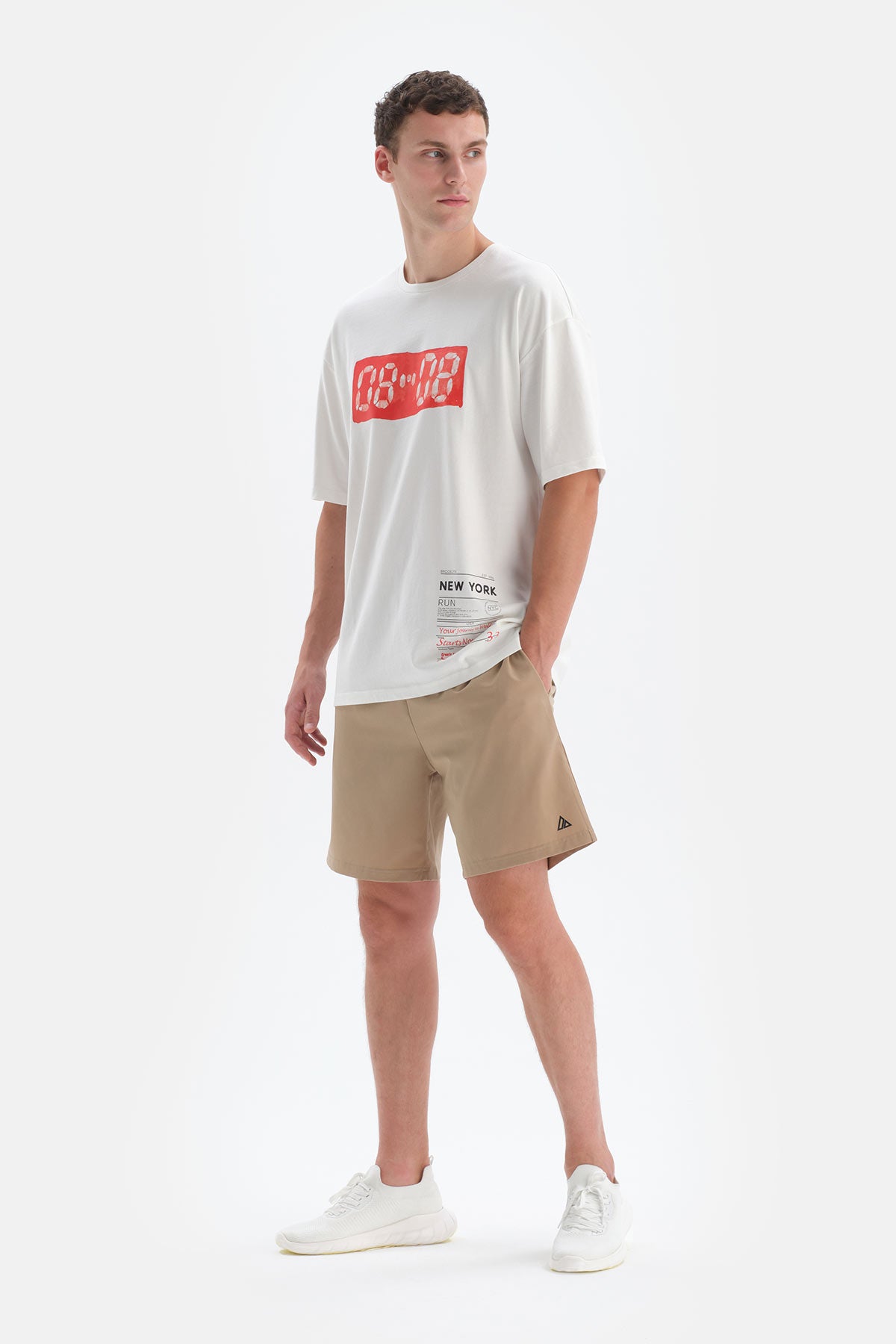 WHITE T-SHIRT