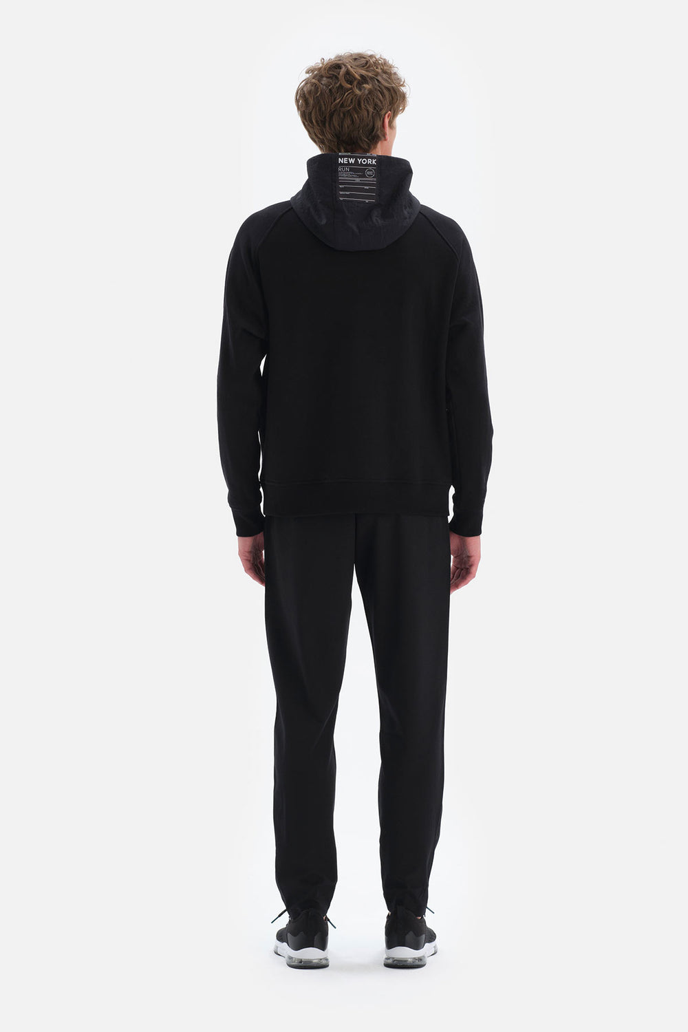 BLACK SWEATSHIRT