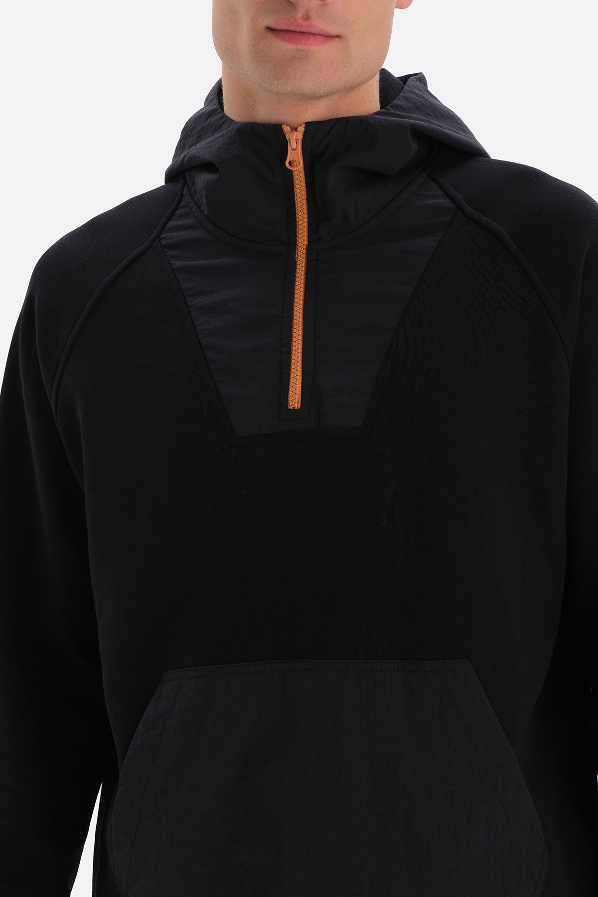 BLACK SWEATSHIRT