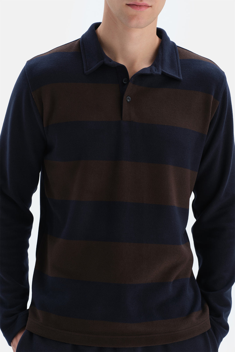 NAVY SWEATSHIRT