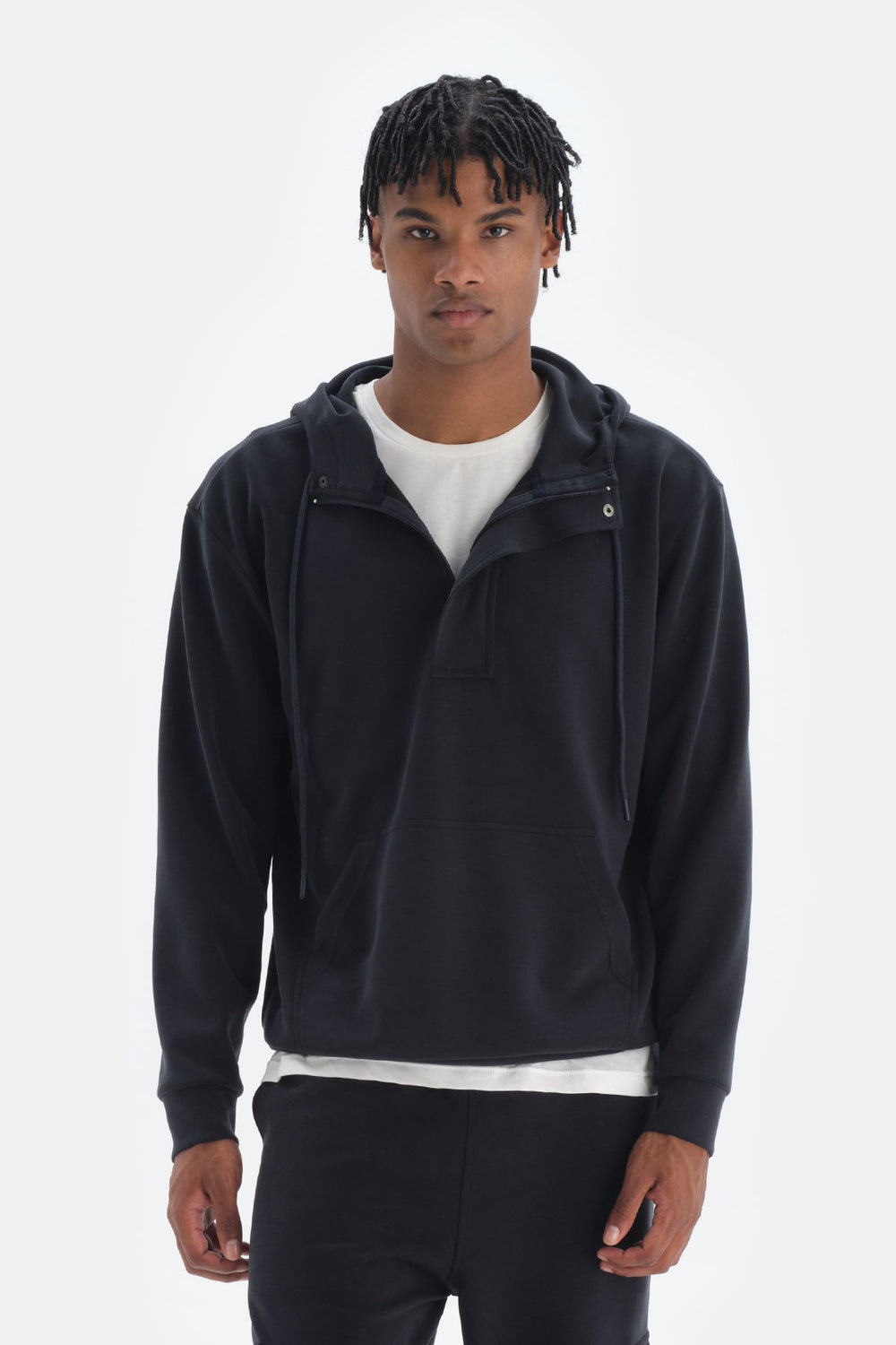 NAVY SWEATSHIRT