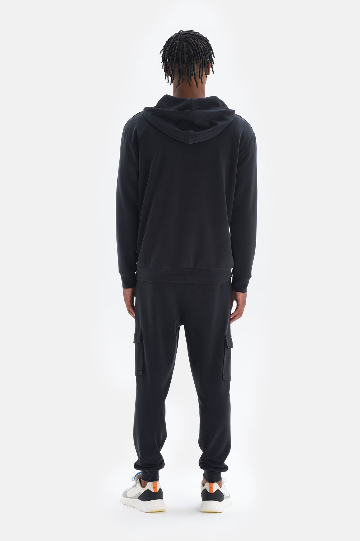 NAVY SWEATSHIRT