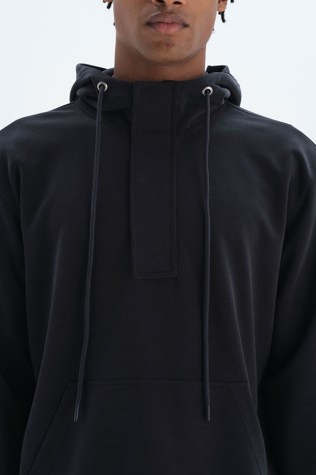 NAVY SWEATSHIRT
