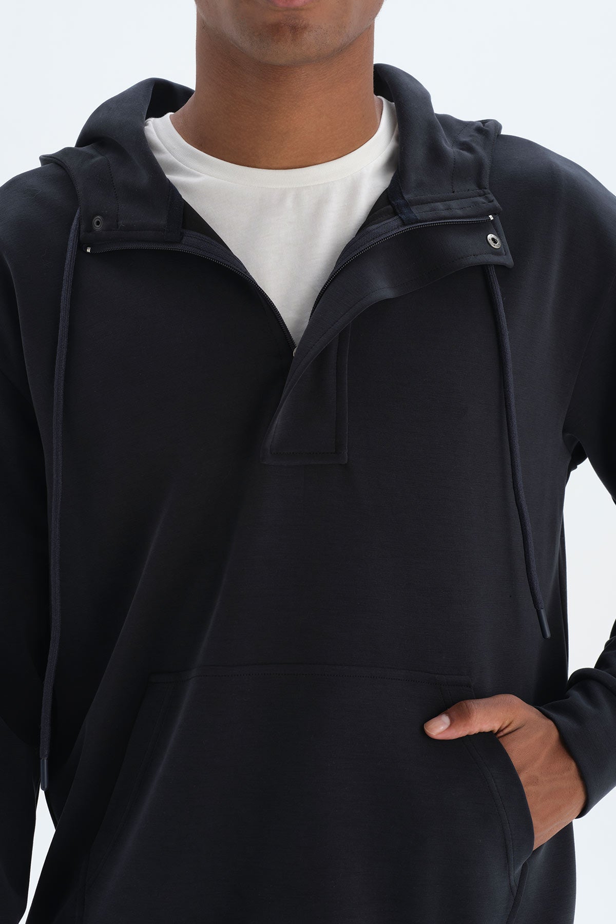 NAVY SWEATSHIRT