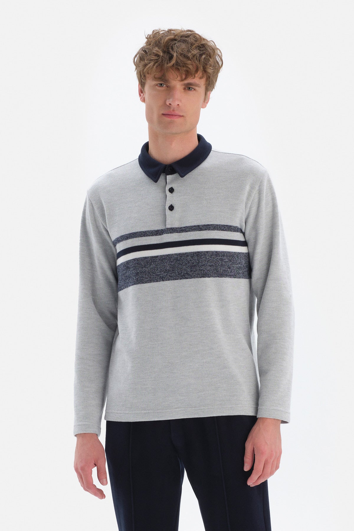 GREY SWEATSHIRT