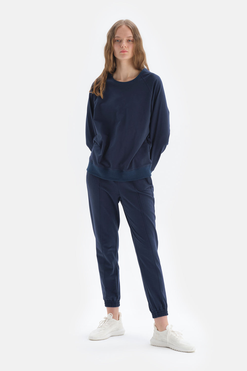 NAVY SWEATSHIRT