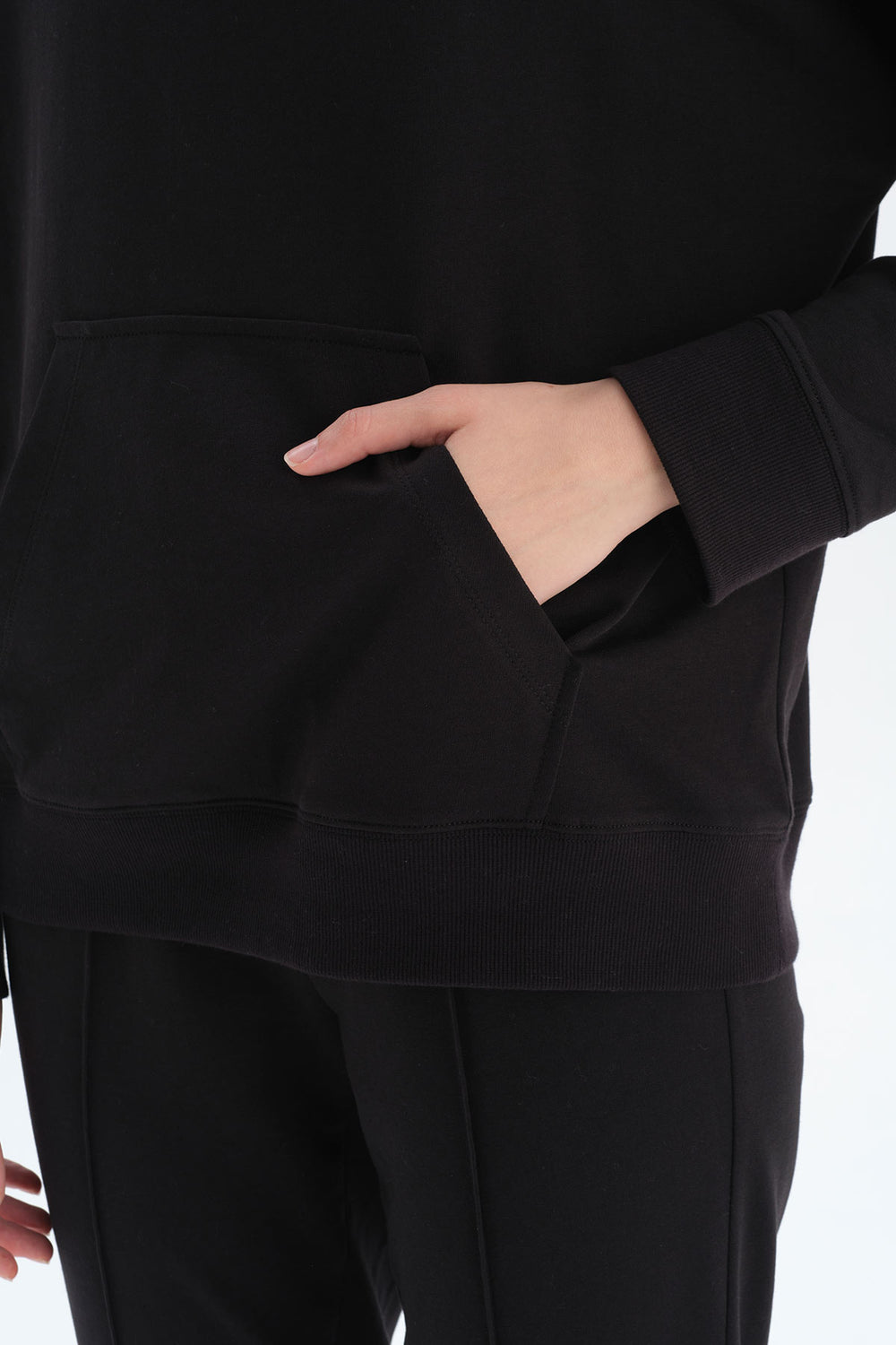 BLACK SWEATSHIRT