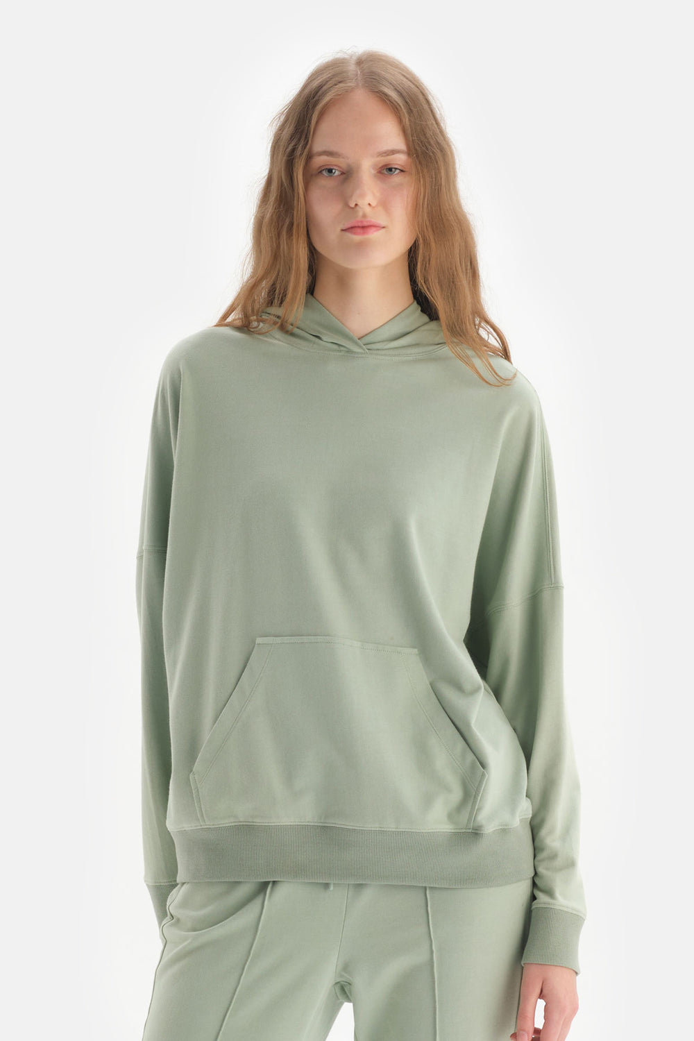 GREEN SWEATSHIRT