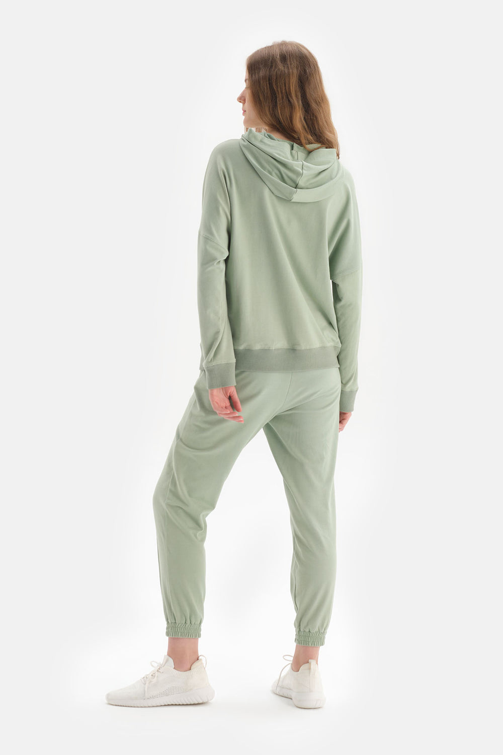 GREEN SWEATSHIRT
