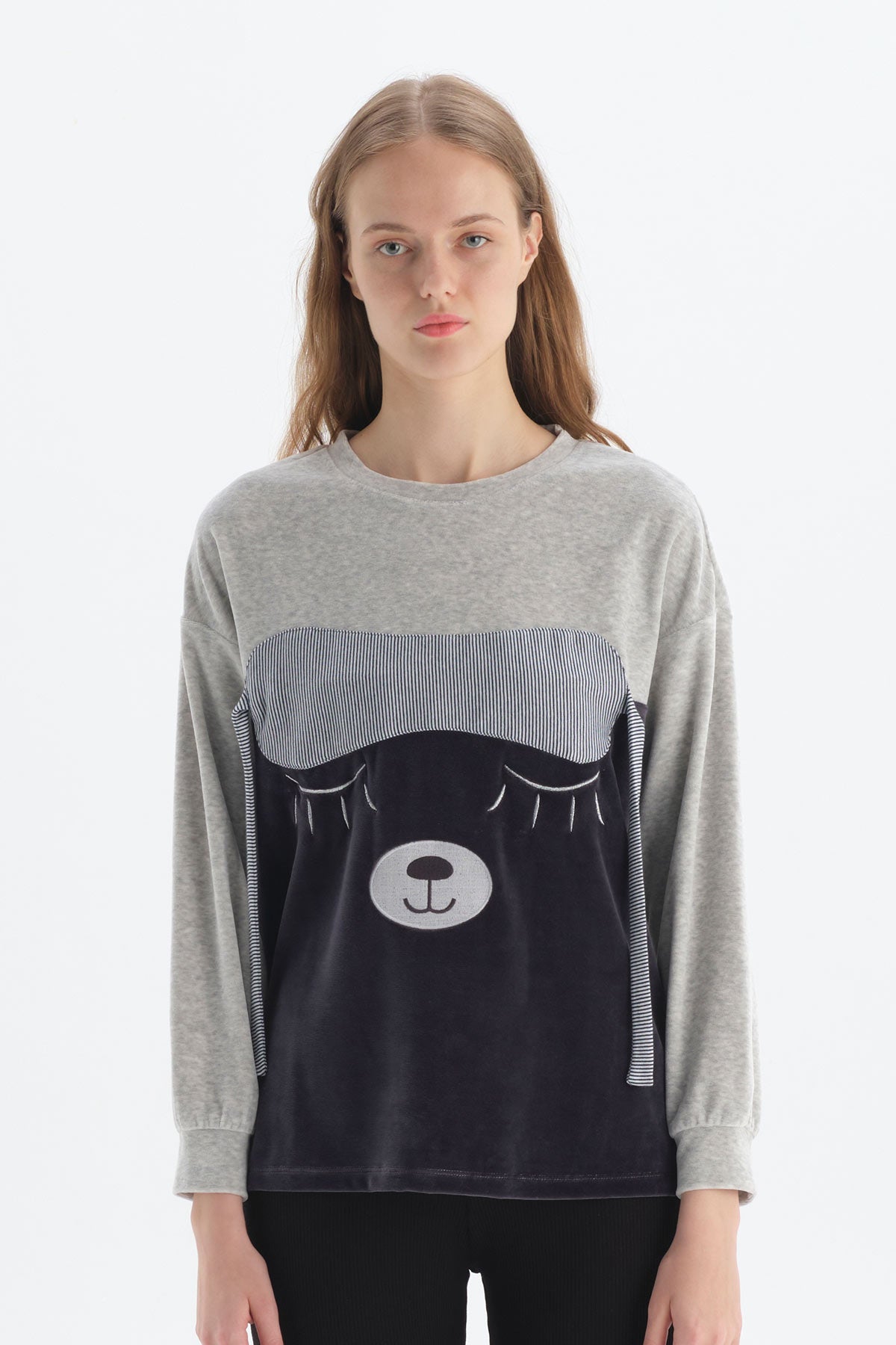 GREY SWEATSHIRT