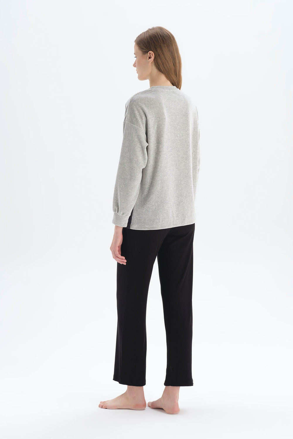 GREY SWEATSHIRT