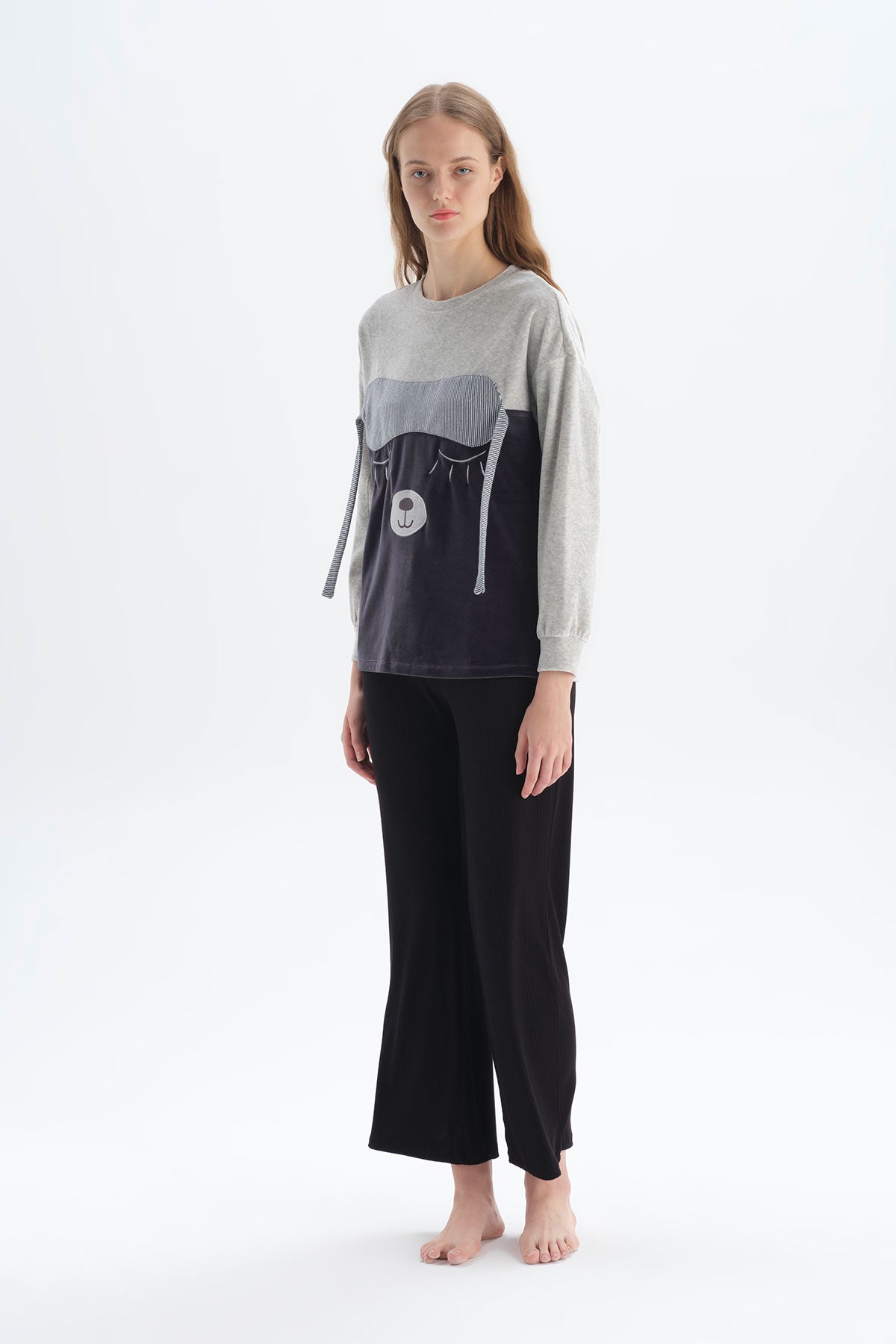 GREY SWEATSHIRT