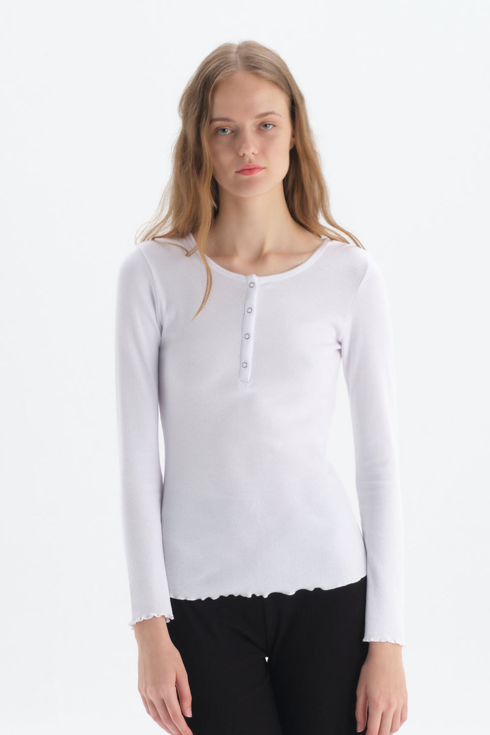 WHITE T-SHIRT
