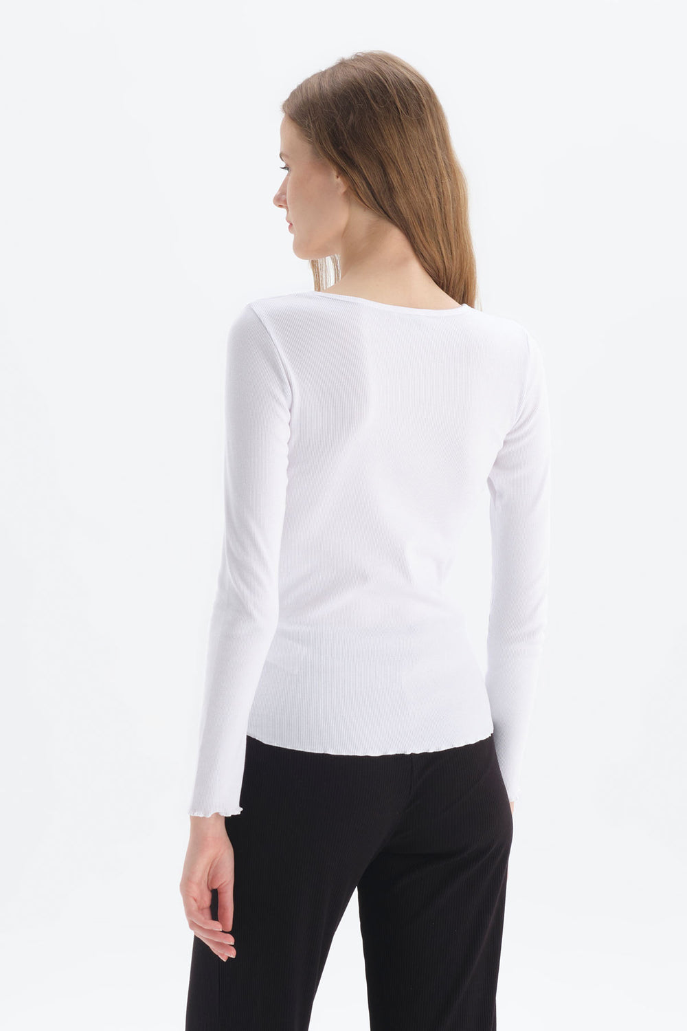 WHITE T-SHIRT