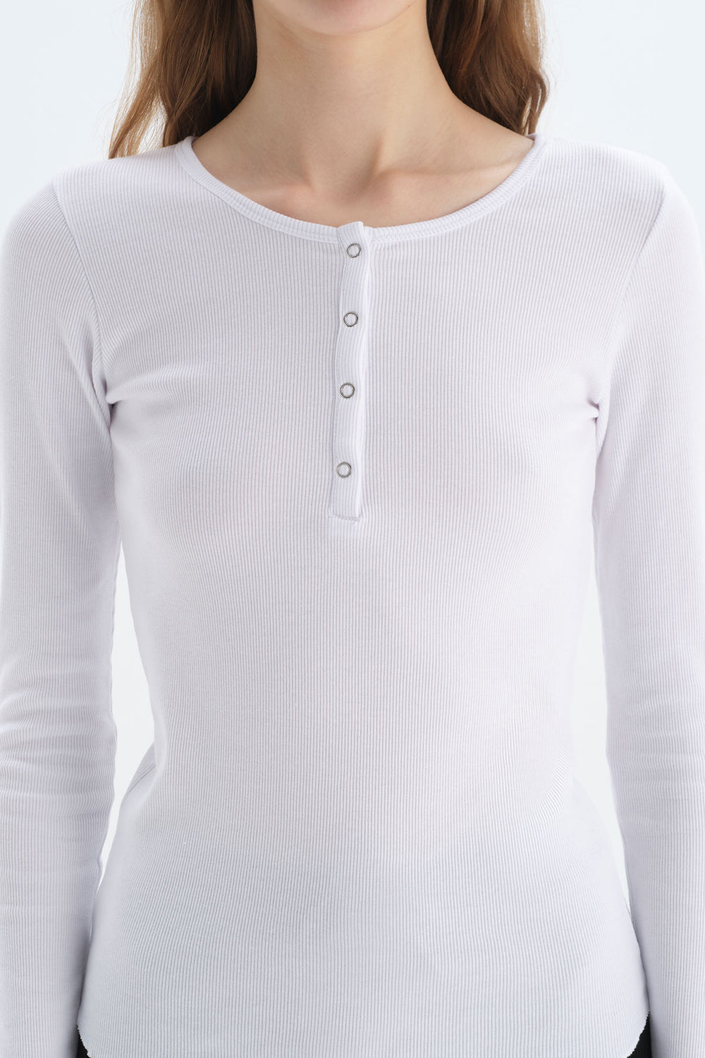 WHITE T-SHIRT