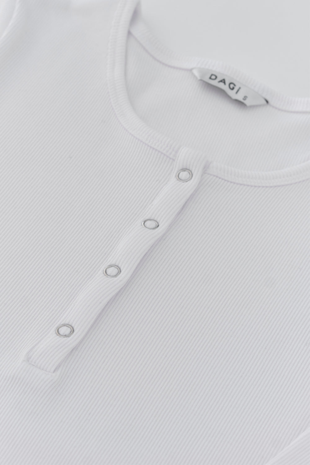 WHITE T-SHIRT