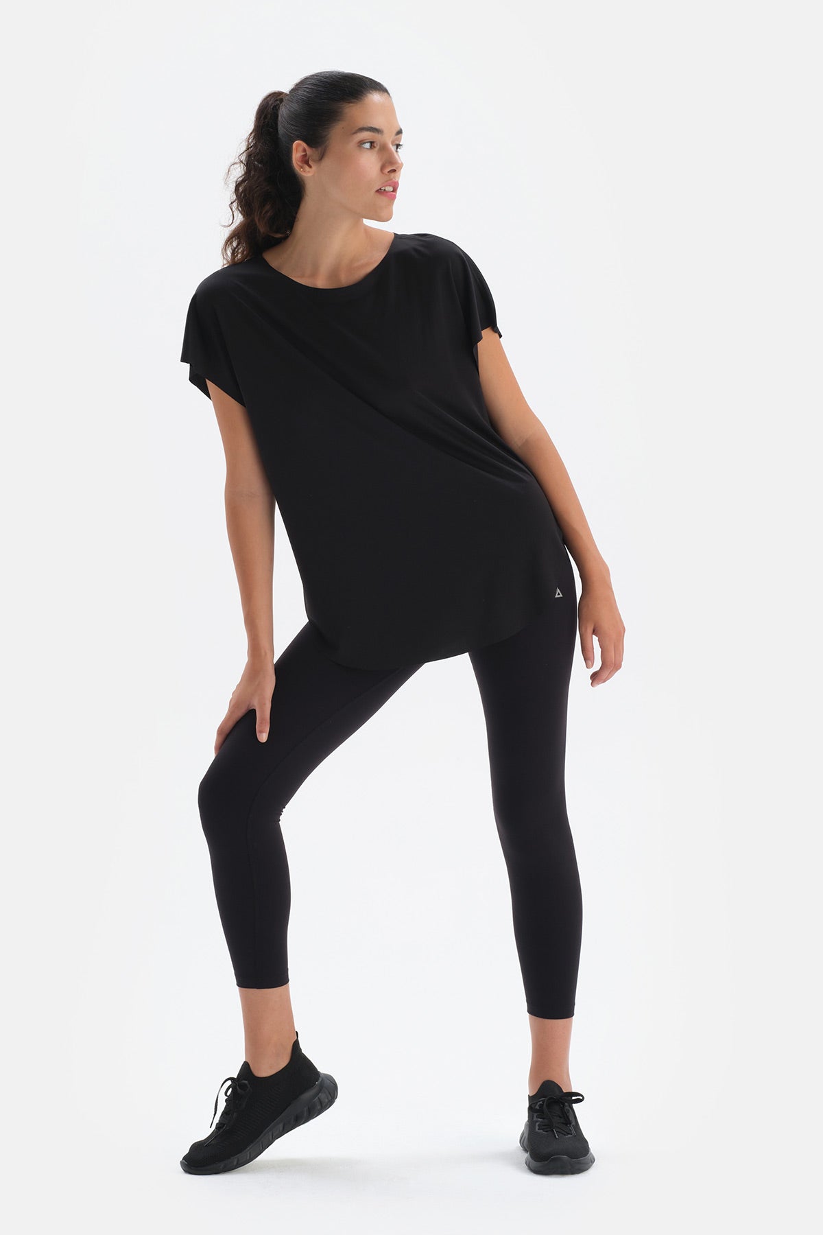 BLACK T-SHIRT