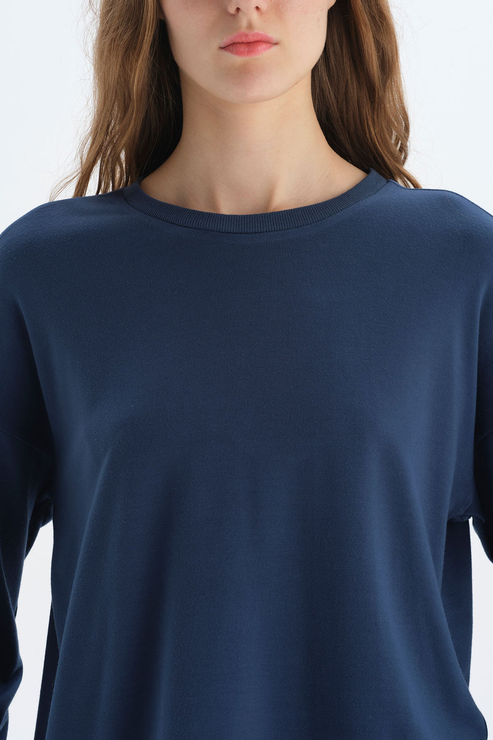 NAVY SWEATSHIRT