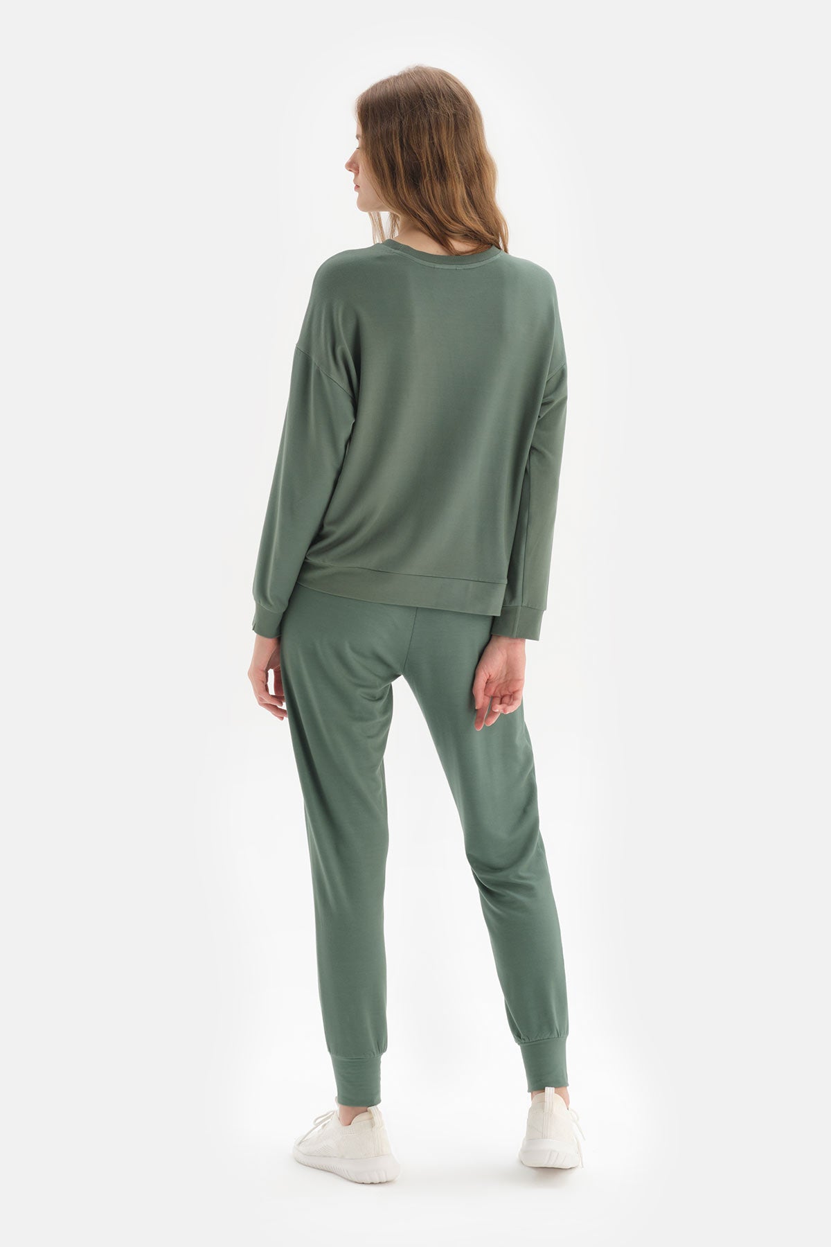 GREEN SWEATSHIRT