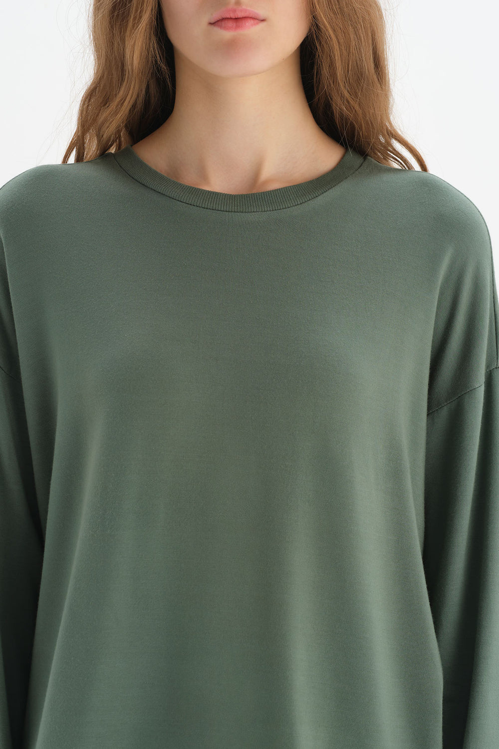 GREEN SWEATSHIRT