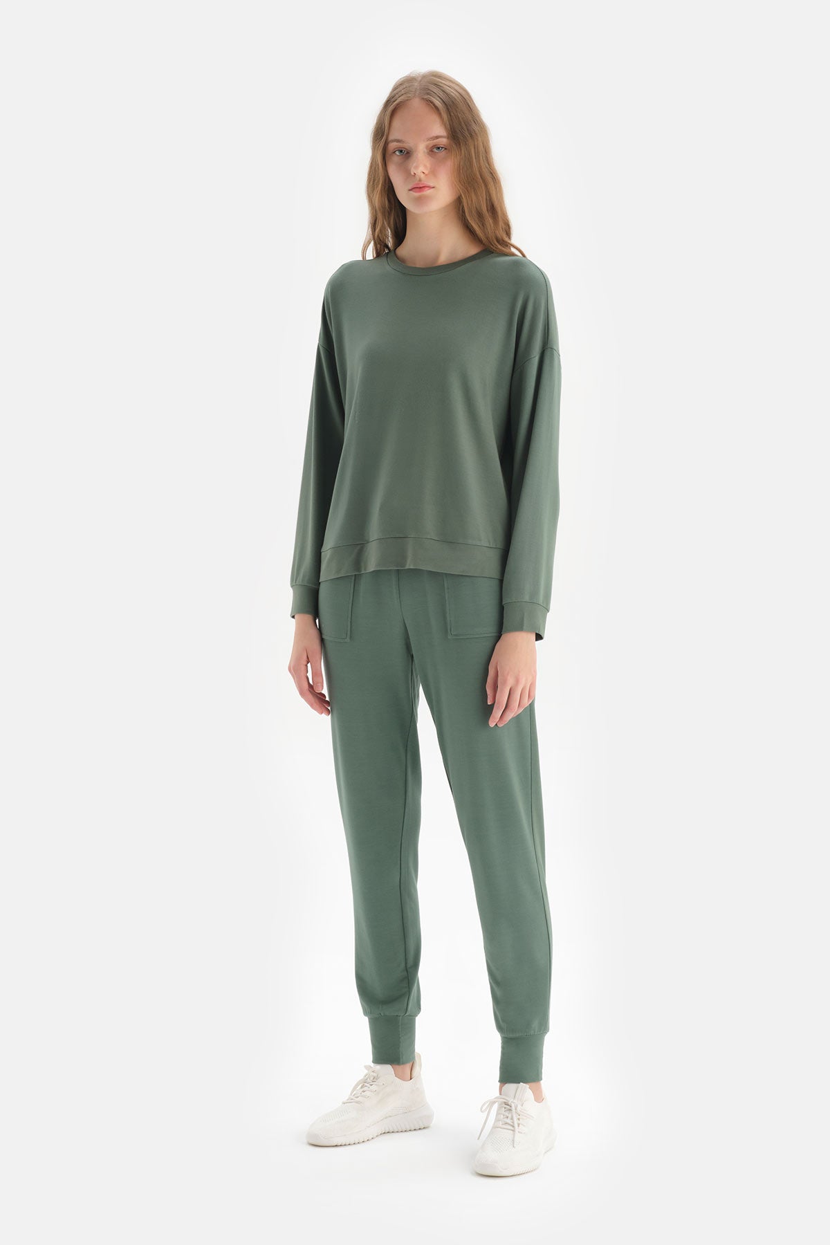 GREEN SWEATSHIRT