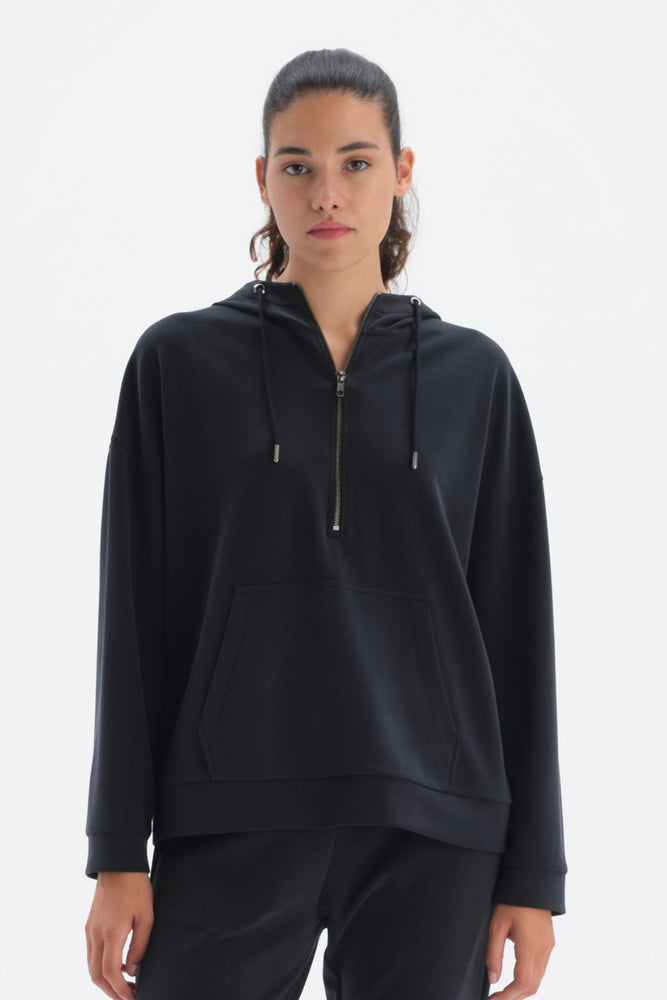 BLACK SWEATSHIRT