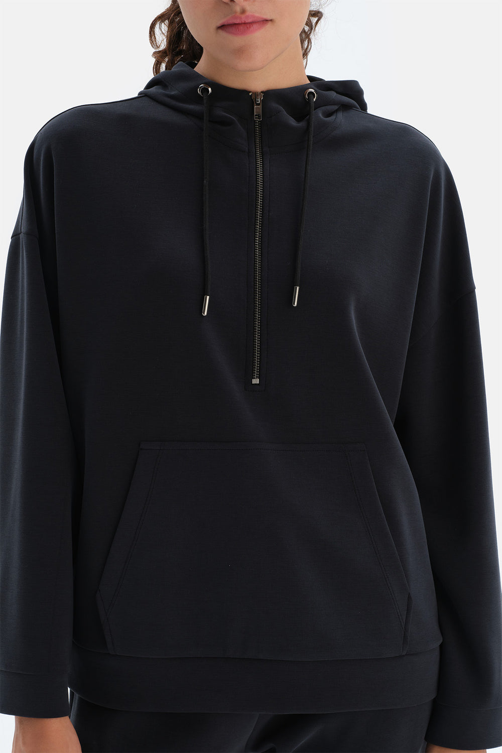 BLACK SWEATSHIRT