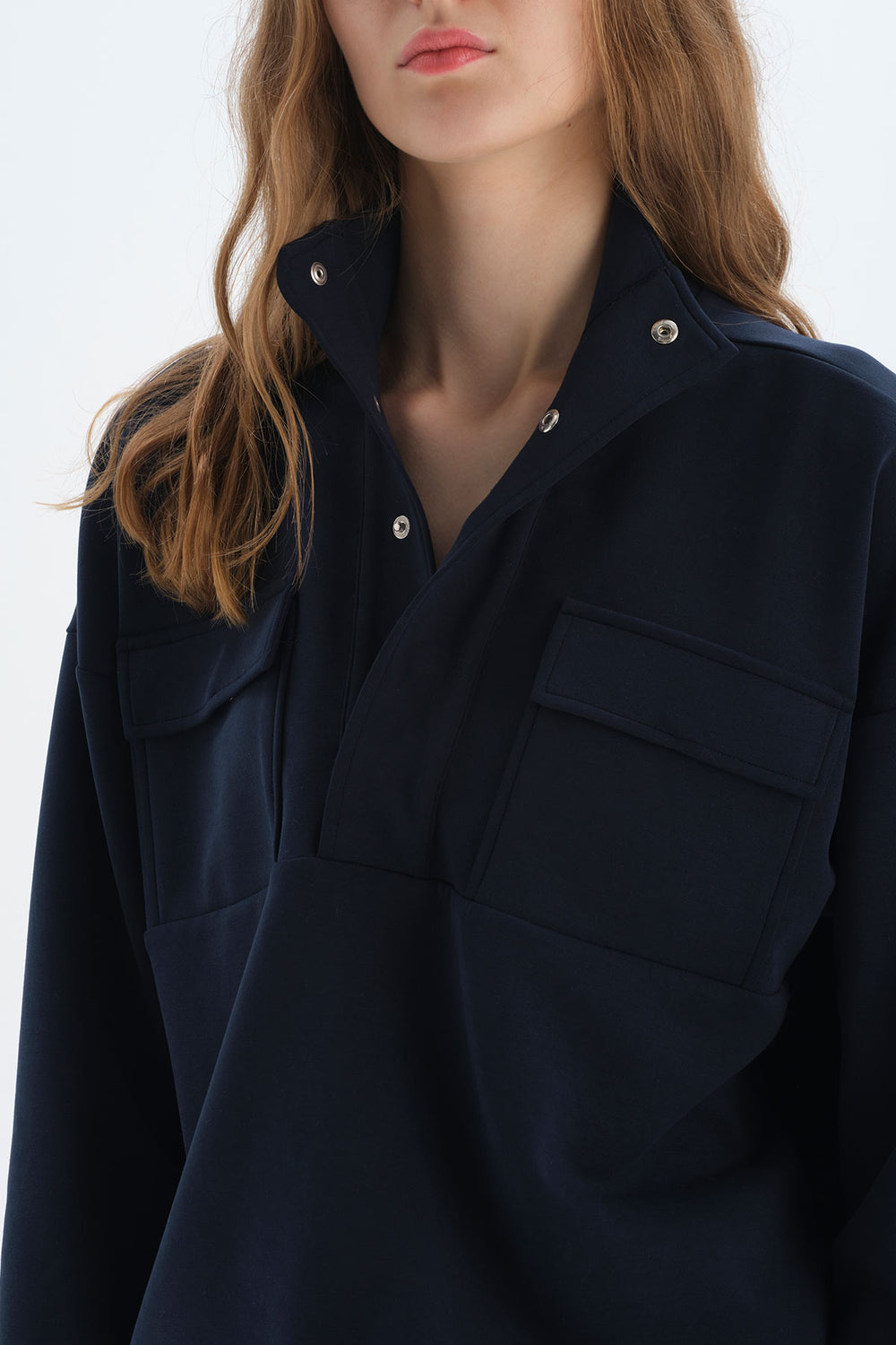 NAVY SWEATSHIRT