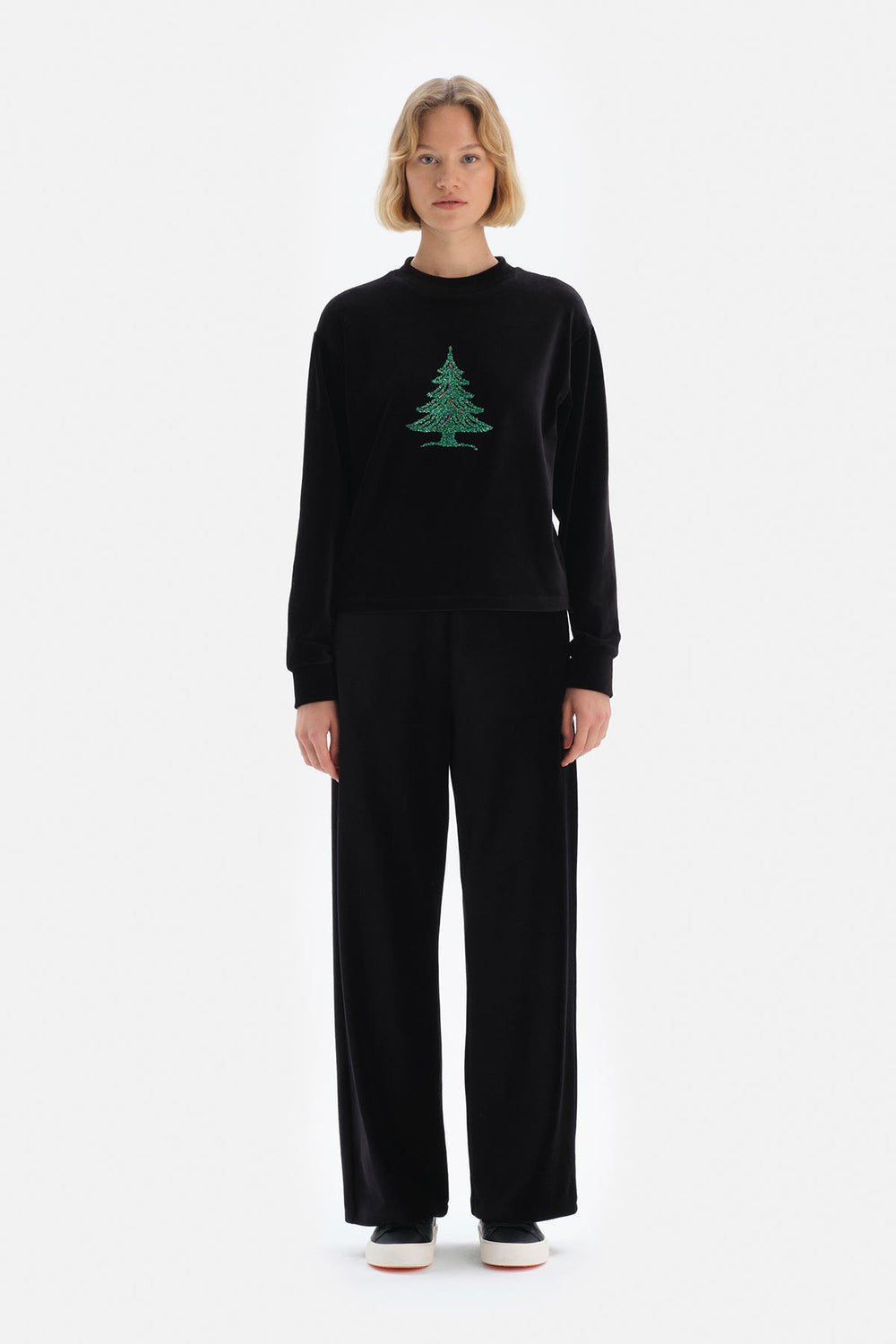BLACK SWEATSHIRT
