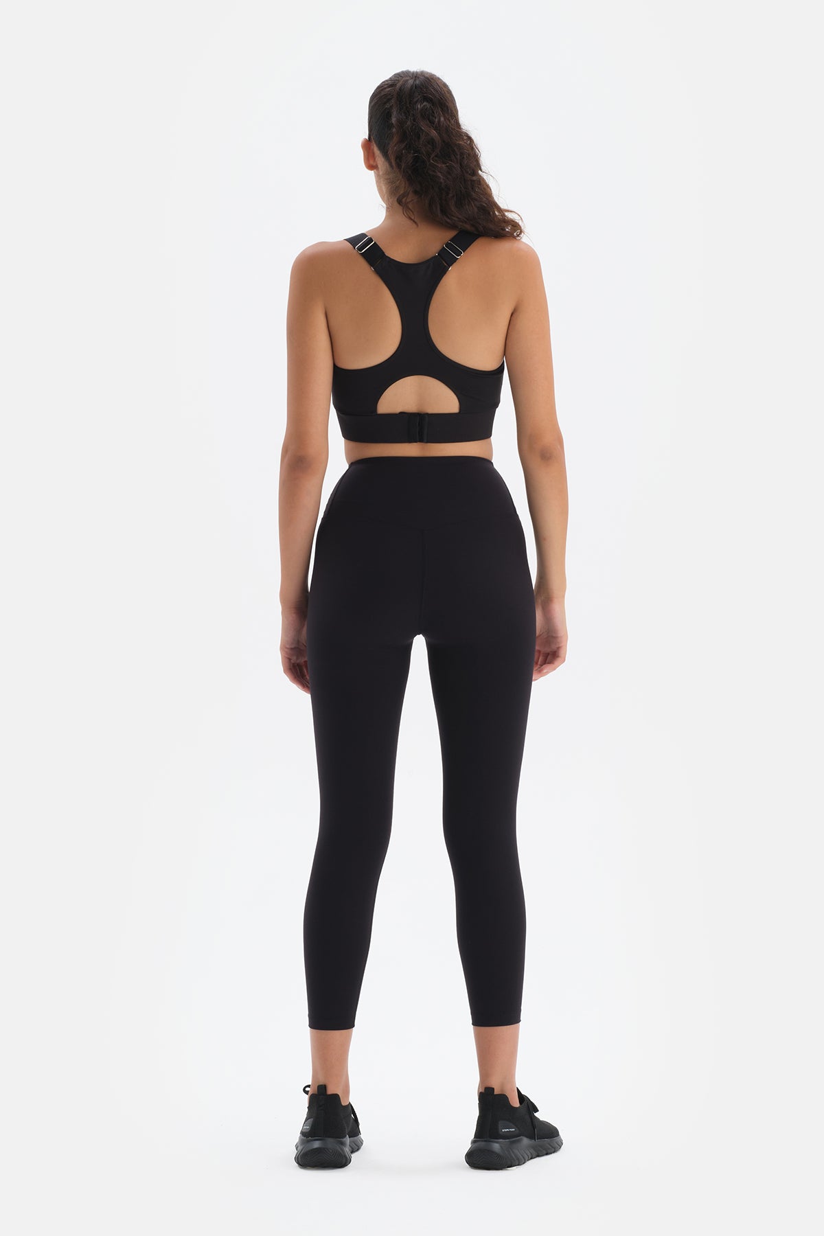 BLACK LEGGINGS