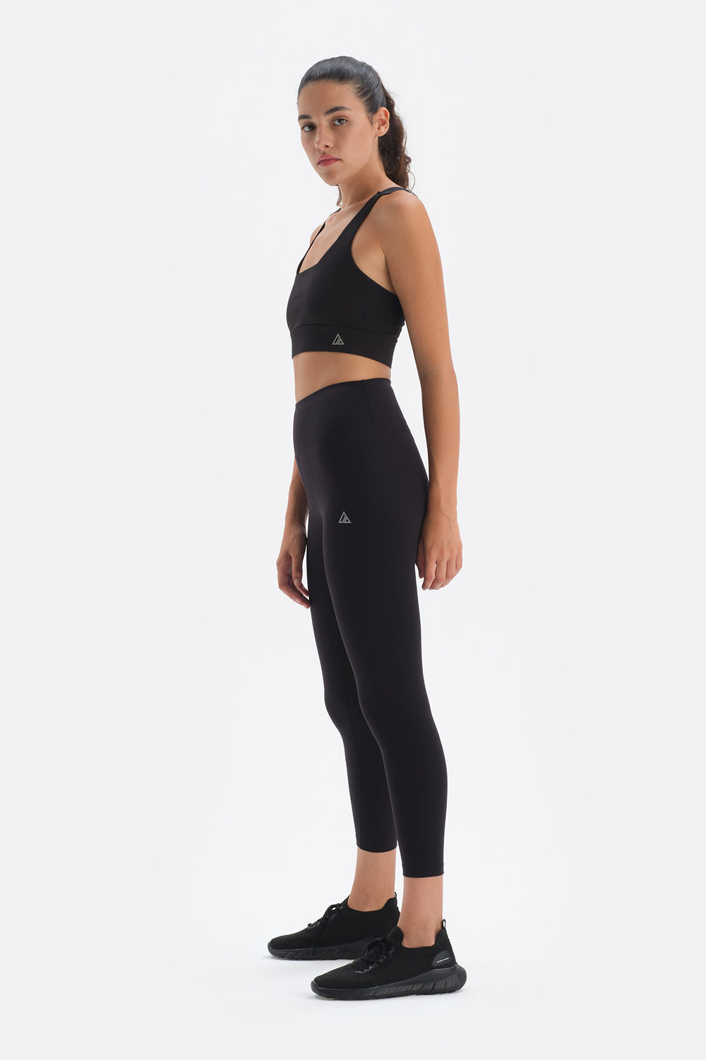BLACK LEGGINGS