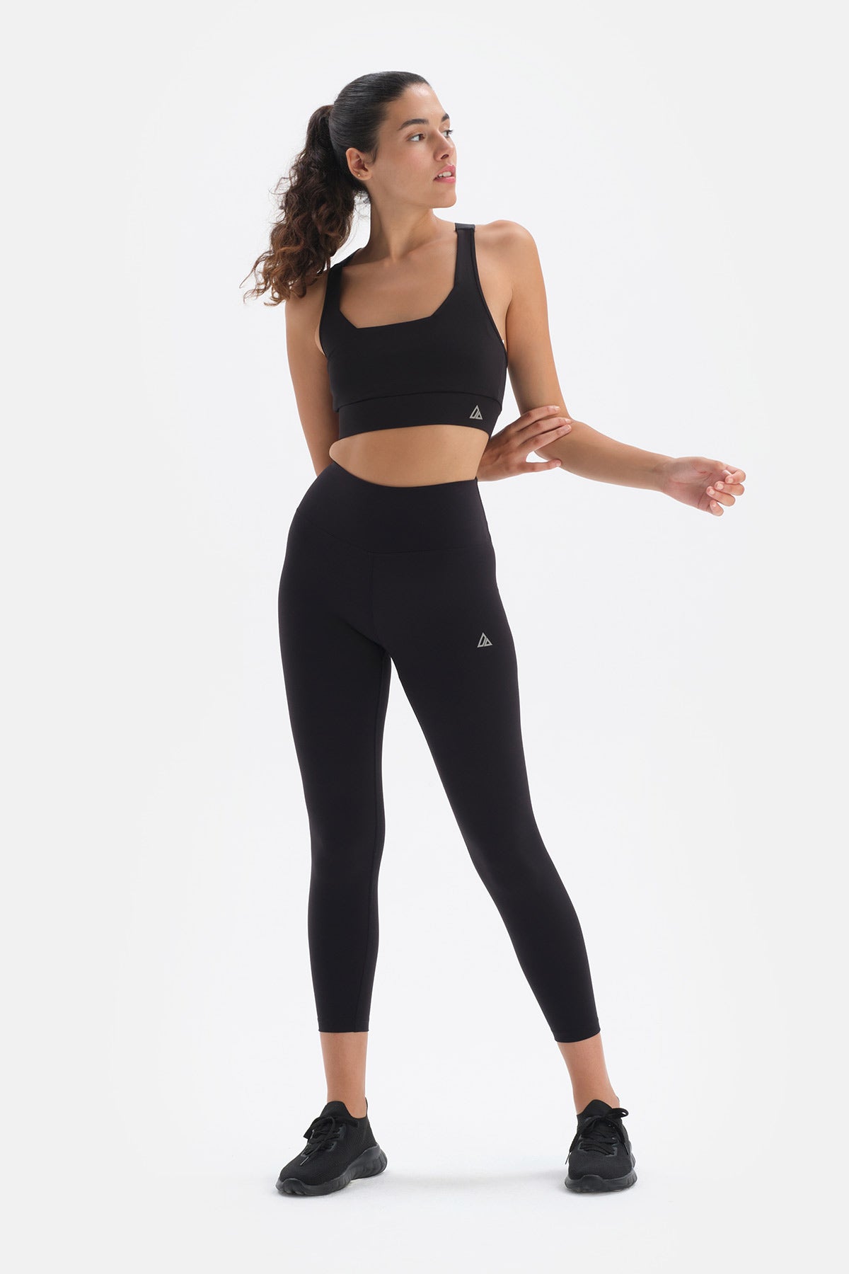 BLACK LEGGINGS