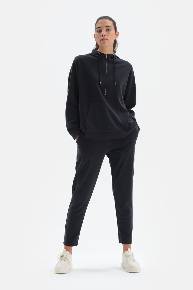 BLACK PANTS
